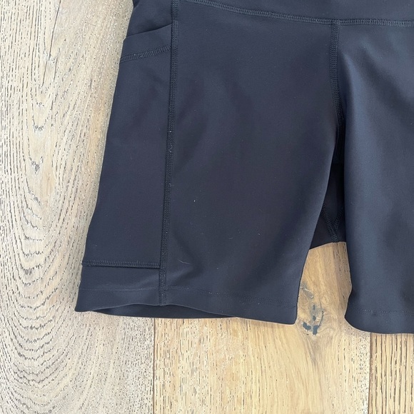 Old Navy High Rise Powersoft Bike Short 4” inch Women Medium Black Pockets - Picture 3 of 5